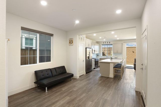 7221 Diamond Ave, Tracy, CA 95377