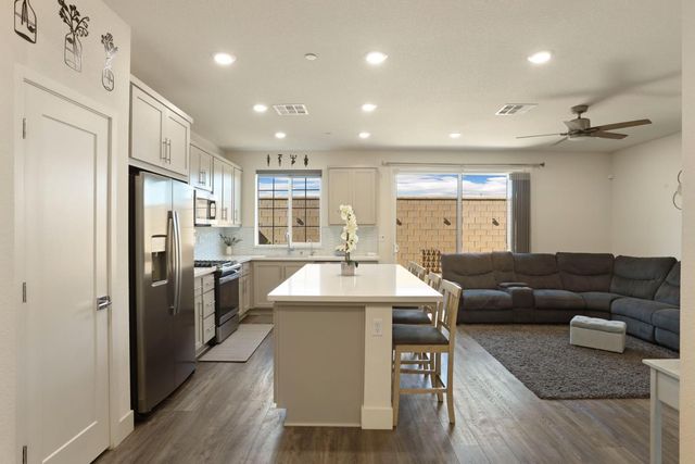 7221 Diamond Ave, Tracy, CA 95377