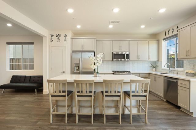 7221 Diamond Ave, Tracy, CA 95377