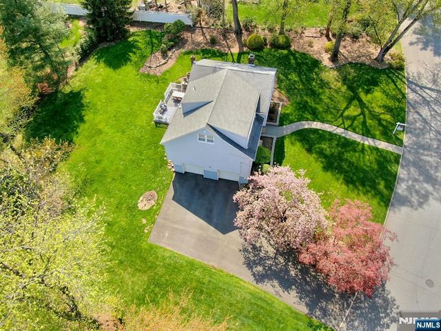 122 Royal Drive, Park Ridge, NJ 07656