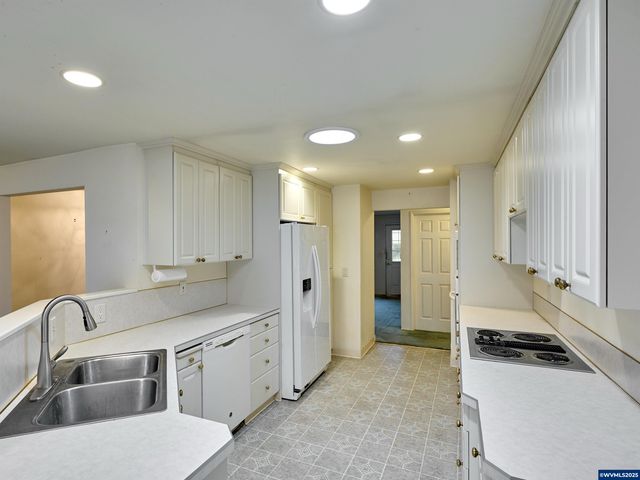 1032 STANFIELD Rd, Woodburn, OR 97071