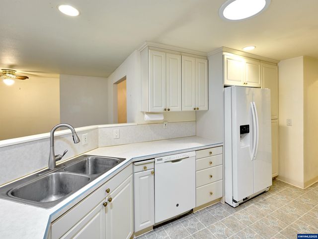 1032 STANFIELD Rd, Woodburn, OR 97071