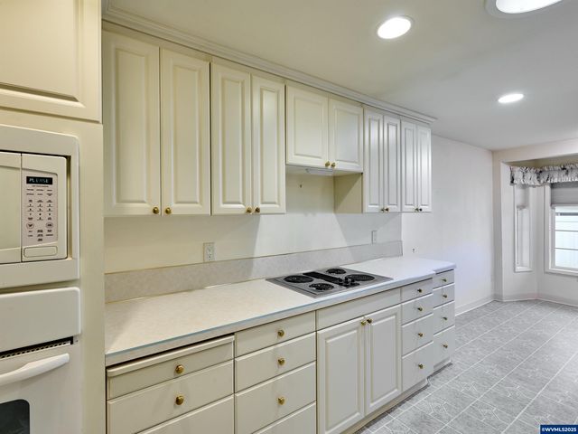 1032 STANFIELD Rd, Woodburn, OR 97071