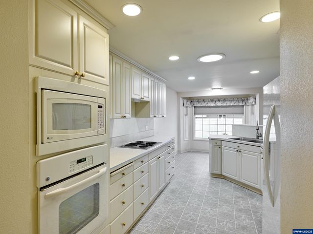 1032 STANFIELD Rd, Woodburn, OR 97071