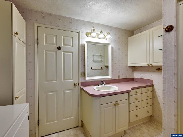 1032 STANFIELD Rd, Woodburn, OR 97071