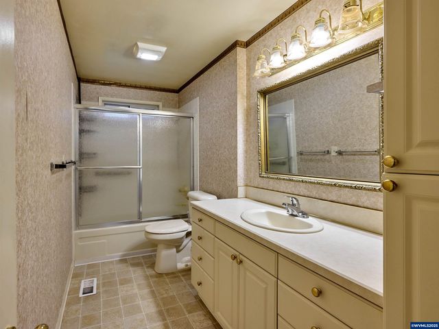 1032 STANFIELD Rd, Woodburn, OR 97071