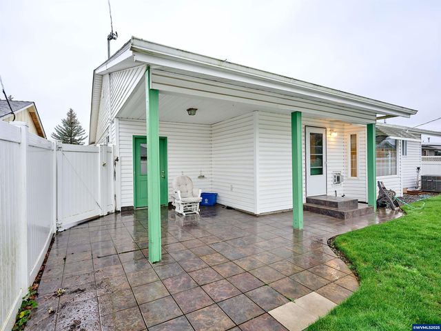 1032 STANFIELD Rd, Woodburn, OR 97071