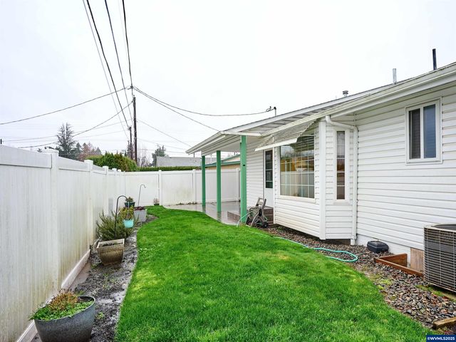 1032 STANFIELD Rd, Woodburn, OR 97071