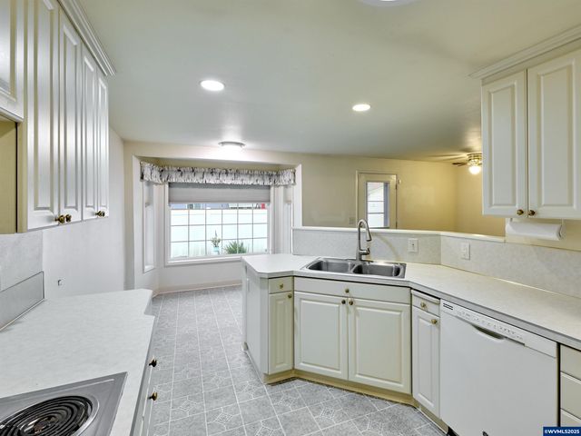 1032 STANFIELD Rd, Woodburn, OR 97071