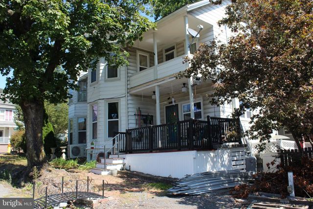 2 E GRAND AVE, Tower City, PA 17980