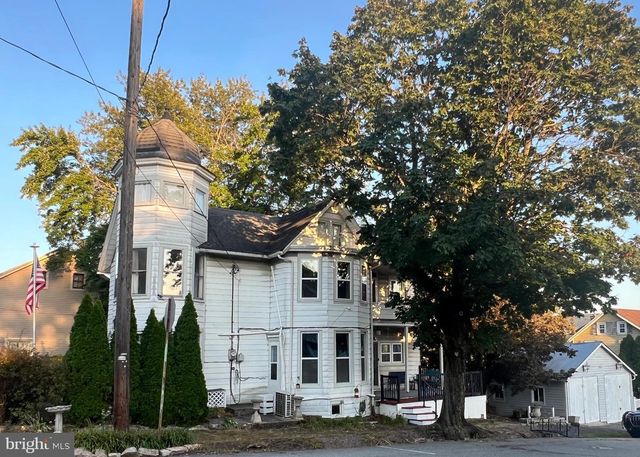 2 E GRAND AVE, Tower City, PA 17980