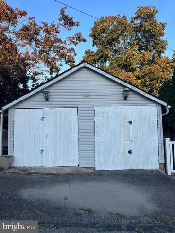 2 E GRAND AVE, Tower City, PA 17980