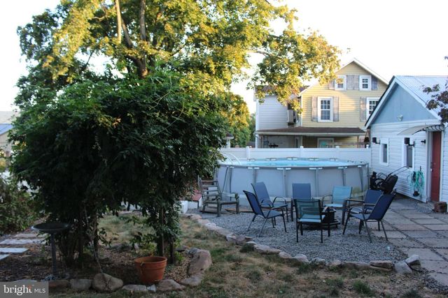 2 E GRAND AVE, Tower City, PA 17980