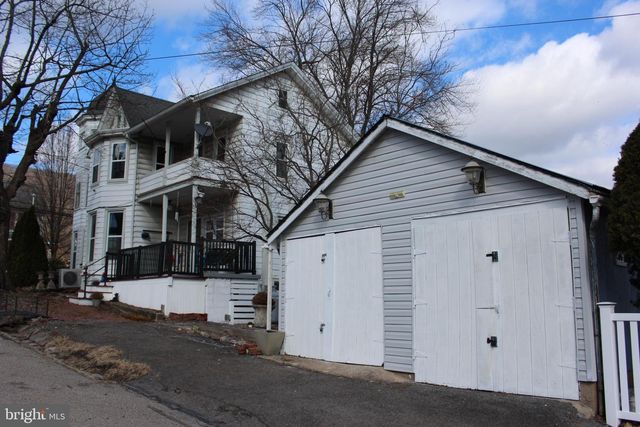 2 E GRAND AVE, Tower City, PA 17980