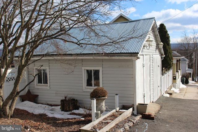 2 E GRAND AVE, Tower City, PA 17980