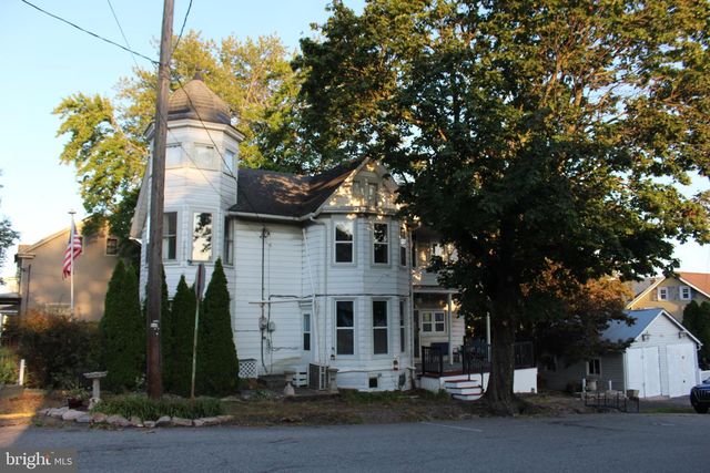 2 E GRAND AVE, Tower City, PA 17980