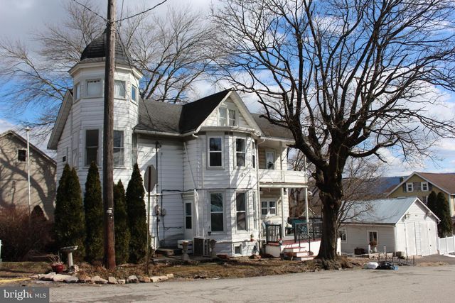 2 E GRAND AVE, Tower City, PA 17980