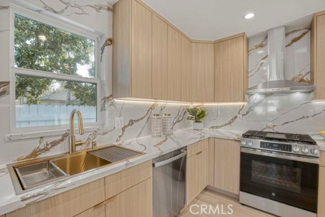 19120 Bessemer, Tarzana (los Angeles), CA 91335