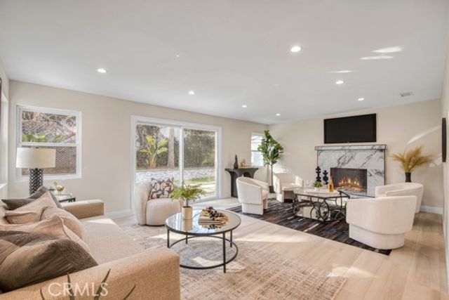 19120 Bessemer, Tarzana (los Angeles), CA 91335