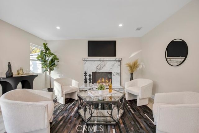 19120 Bessemer, Tarzana (los Angeles), CA 91335