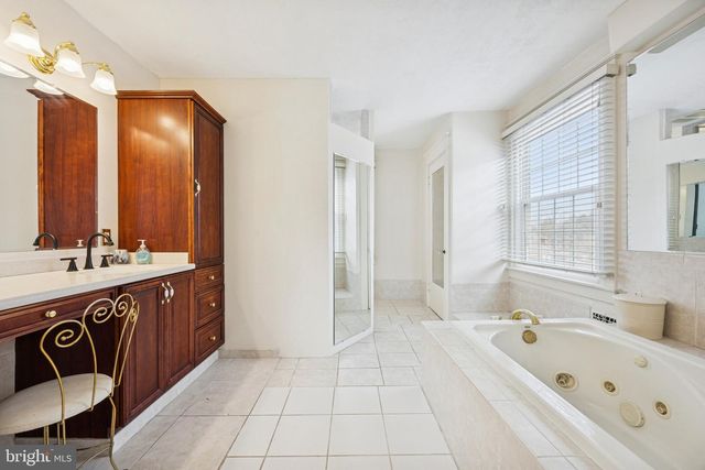 120 W SPRINGFIELD RD, Springfield, PA 19064