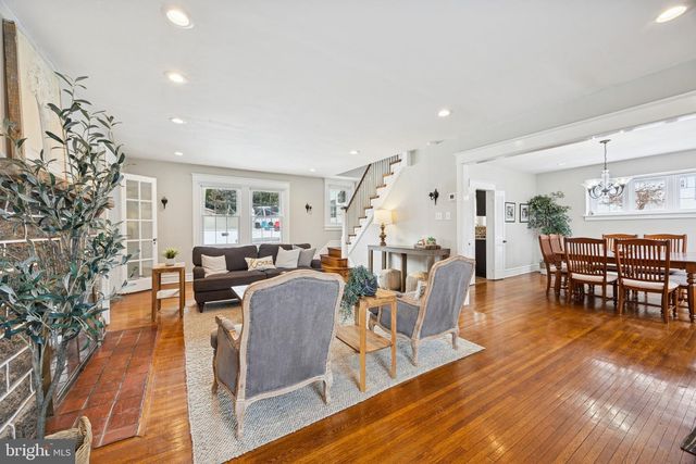 120 W SPRINGFIELD RD, Springfield, PA 19064