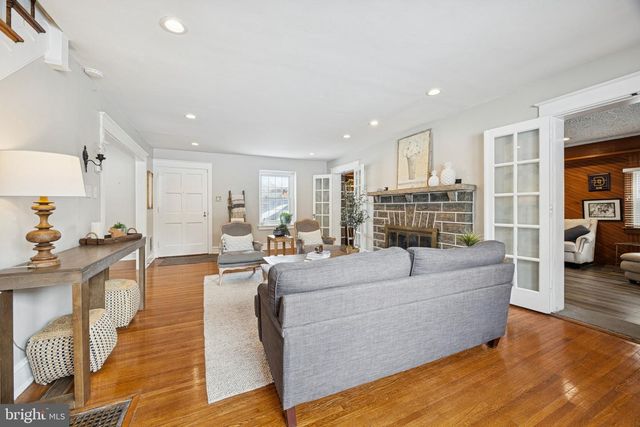 120 W SPRINGFIELD RD, Springfield, PA 19064