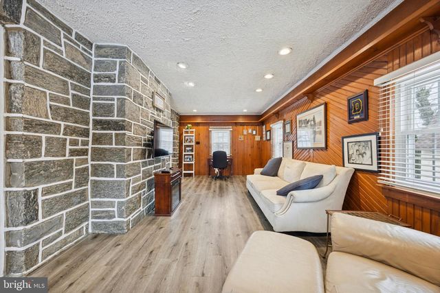 120 W SPRINGFIELD RD, Springfield, PA 19064