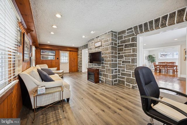 120 W SPRINGFIELD RD, Springfield, PA 19064