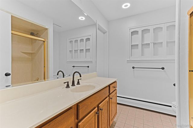 3765 Ruthland Drive, Troy, MI 48084