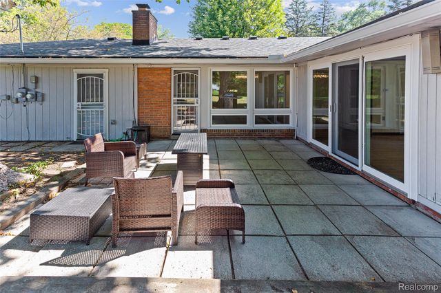 3765 Ruthland Drive, Troy, MI 48084