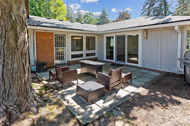 3765 Ruthland Drive, Troy, MI 48084