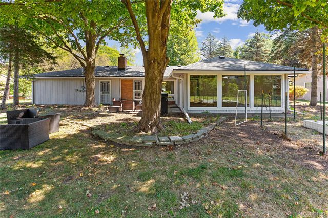 3765 Ruthland Drive, Troy, MI 48084