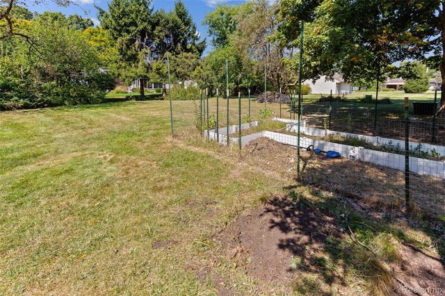 3765 Ruthland Drive, Troy, MI 48084