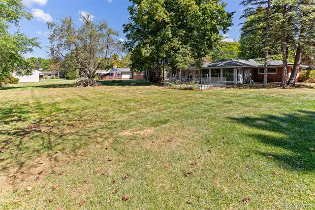 3765 Ruthland Drive, Troy, MI 48084