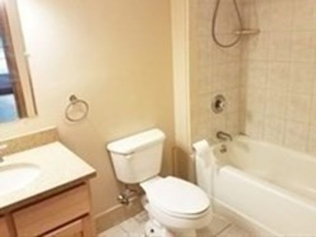 2440 Massachusetts Avenue 17, Cambridge, MA 02140