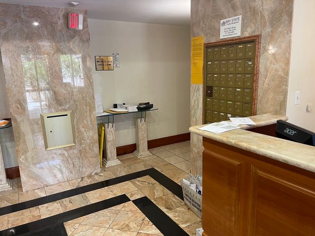 2440 Massachusetts Avenue 17, Cambridge, MA 02140