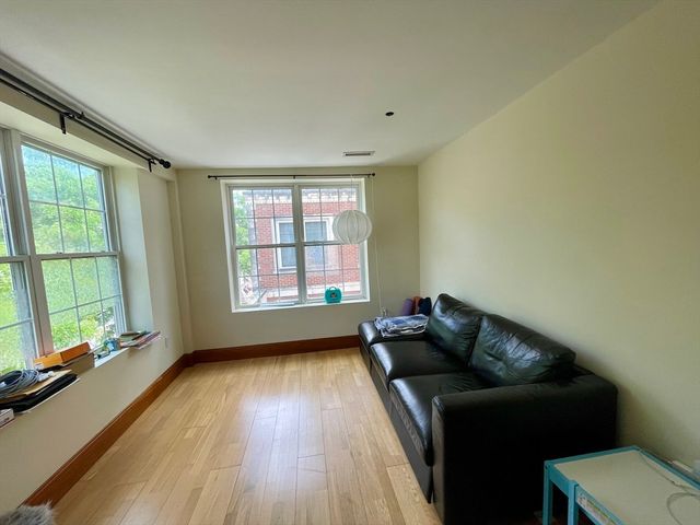 2440 Massachusetts Avenue 17, Cambridge, MA 02140