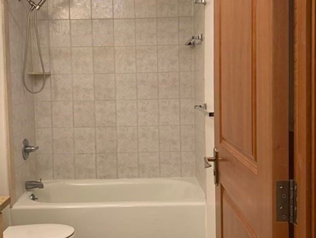 2440 Massachusetts Avenue 17, Cambridge, MA 02140