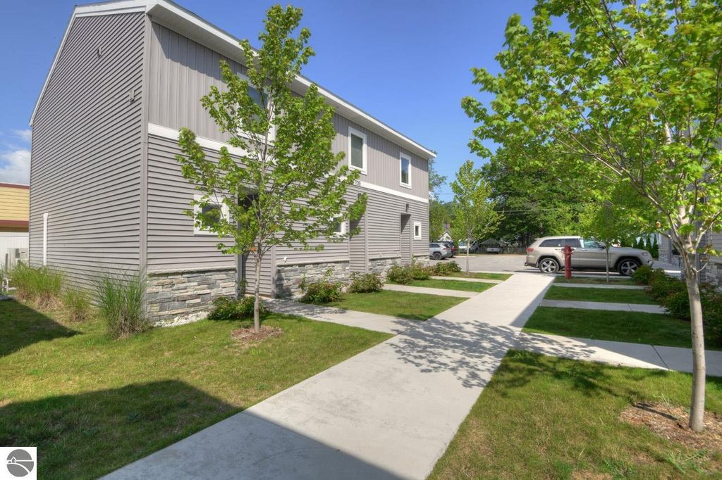 Image 3 of property listing at 1139 E Eighth Street # 7, Traverse City, MI 49686