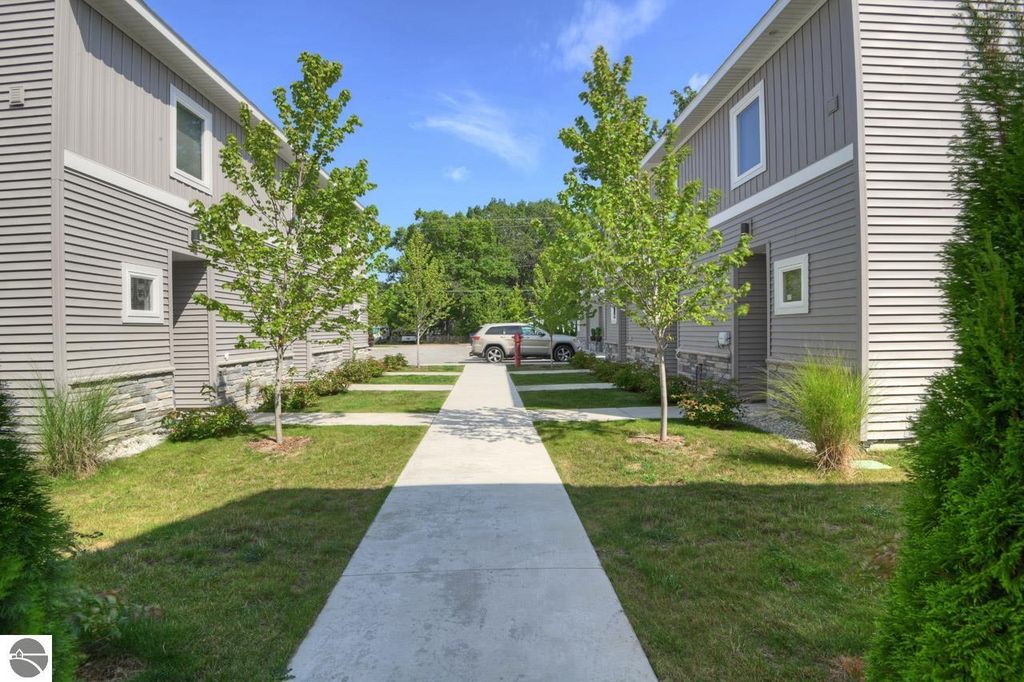 Image 4 of property listing at 1139 E Eighth Street # 7, Traverse City, MI 49686