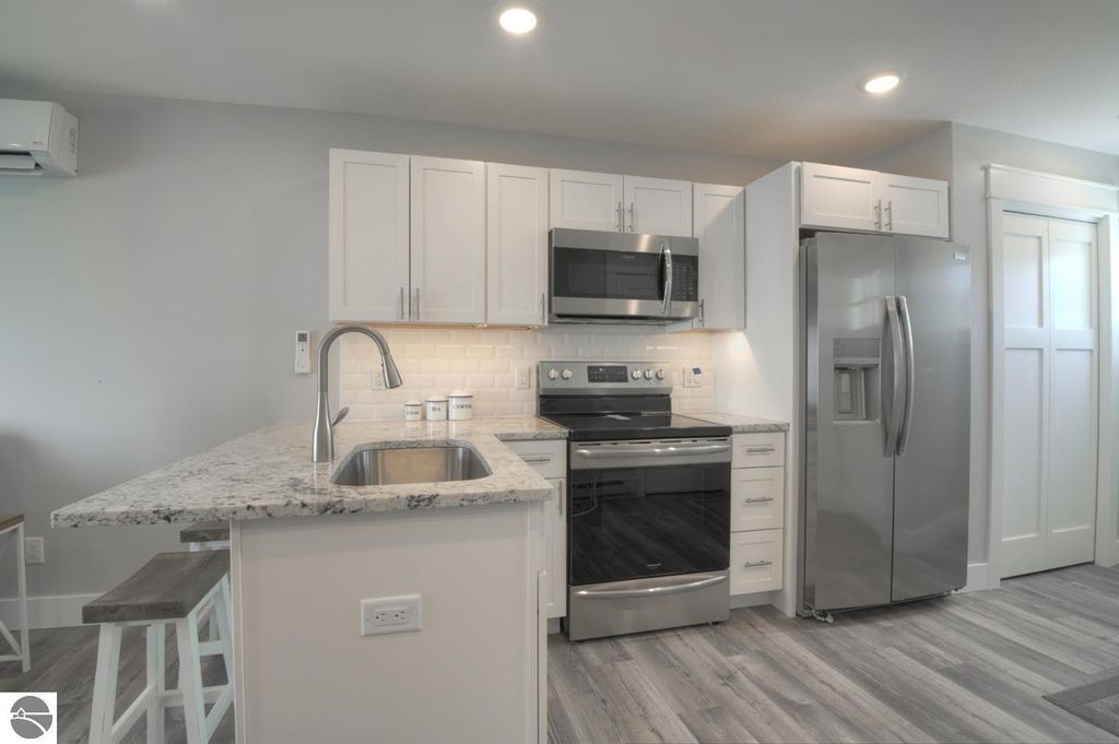 Image 7 of property listing at 1139 E Eighth Street # 7, Traverse City, MI 49686