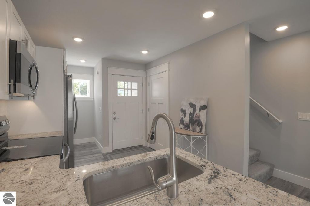 Image 8 of property listing at 1139 E Eighth Street # 7, Traverse City, MI 49686