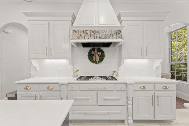 1975 Stonegate Valley, Tyler, TX 75703