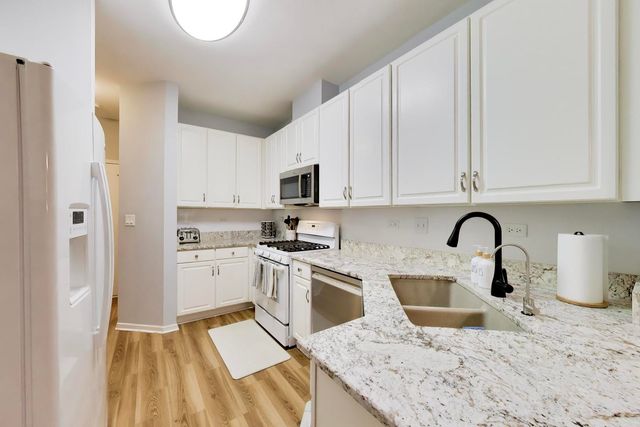30603 Mccormick Lane 30603, Warrenville, IL 60555
