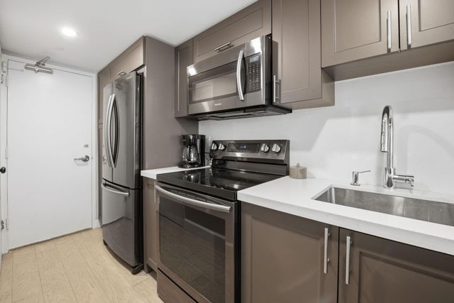 1200 West Avenue 324, Miami Beach, FL 33139