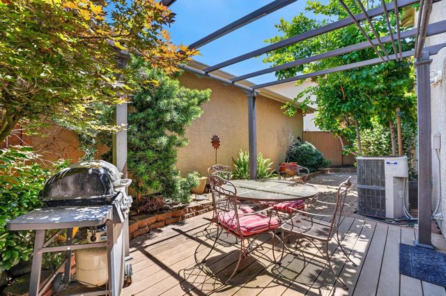 756 Rodmartin Ct, Folsom, CA 95630