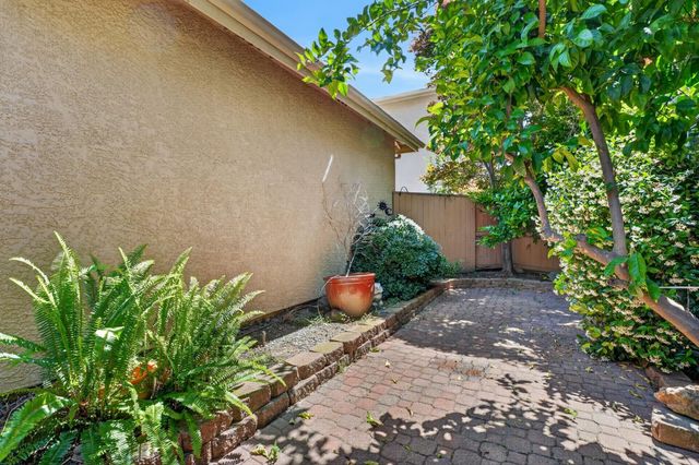 756 Rodmartin Ct, Folsom, CA 95630