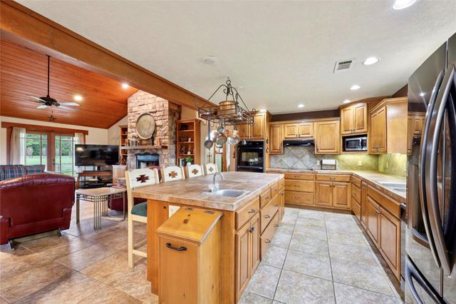 25202 Highway 105, Sour Lake, TX 77659