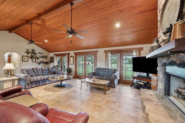 25202 Highway 105, Sour Lake, TX 77659